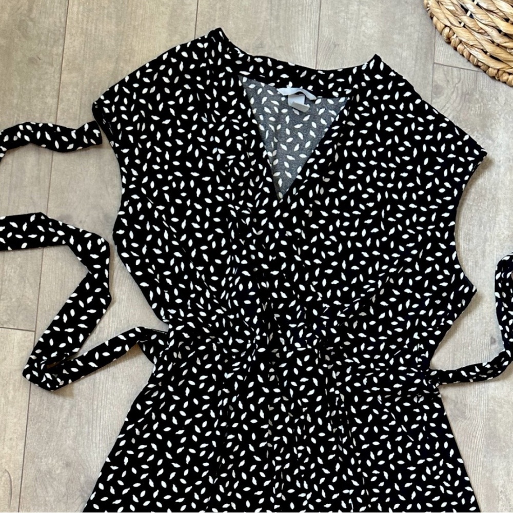 H&M Women’s Black and White Patterned Dress With Tie Waist Belt Stretchy Elegant - Picture 8 of 15